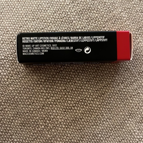 NWT MAC Retro Matte Lipstick Ruby Woo - Picture 3 of 6
